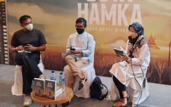 A. Fuadi, dan Donny Damara di peluncuran buku Buya Hamka. Foto: Alexander Vito Edward Kukuh/kumparan