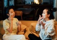 10 Produk Kecantikan Terbaik untuk Kulit Berminyak