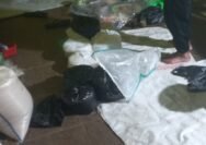 “Malam Takbiran, Warga Kp Bebedahan Desa Malangbong Kompak Tunaikan Zakat Fitrah”