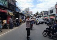 Pasar Tradisional Lewo, Pasar Reboan Di Malangbong Membuat Macet Jalur Lalu Lintas