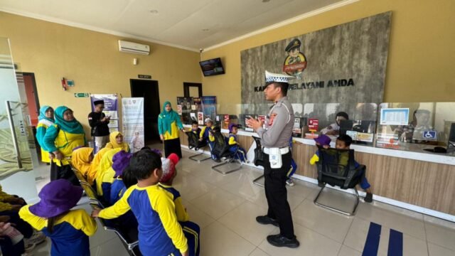 Polres Garut Melalui Satlantas Tanamkan Budaya Tertib Lalu Lintas di TK Al-Hikmah