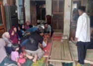 Sigap! Kanit Reskrim Polsek Malangbong dan Anggota Evakuasi Mayat Temuan Warga