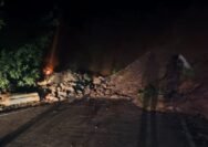 Akibat Akses Terputus Jalur Wangun Jaya Akibat Longsor Jajaran Polsek Bungbulang Dengan Respon cepat kunjungi TKP