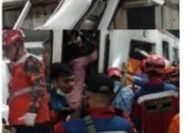 KRL Ditabrak KA Agro Bromo Di Bekasi Timur ,Gerbong Wanita Rusak Parah