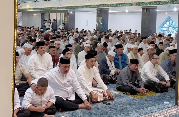 Bupati Bogor Bersama Ribuan Jamaah Ikuti Sholat Idul Adha di Masjid Agung Baitul Faizin