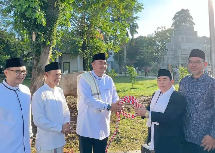 Bupati Bogor Bersama Ribuan Jamaah Ikuti Sholat Idul Adha di Masjid Agung Baitul Faizin