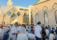 Bupati Bogor Bersama Ribuan Jamaah Ikuti Sholat Idul Adha di Masjid Agung Baitul Faizin