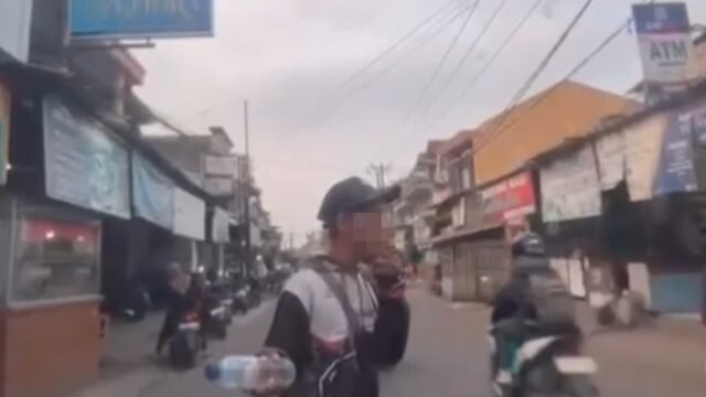 Dikeluhkan Pengendara, Dua Penjual Air Mineral di Bayongbong Diamankan Polisi