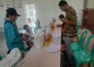 1.121 KPM di Desa Cihaurkuning Terima Bantuan Pangan, Warga Sambut Gembira Beras dan Minyak Goreng