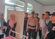 Warga Garut Digegerkan Penemuan Bayi Laki-Laki dalam Tas di Gang Permukiman, Polisi Telusuri Identitas Orang Tua.