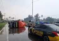 Kecelakaan Tunggal di Jalan Ibrahim Adjie, Petugas Bergerak Lakukan Evakuasi
